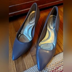 2 Pairs Dexflex Pumps